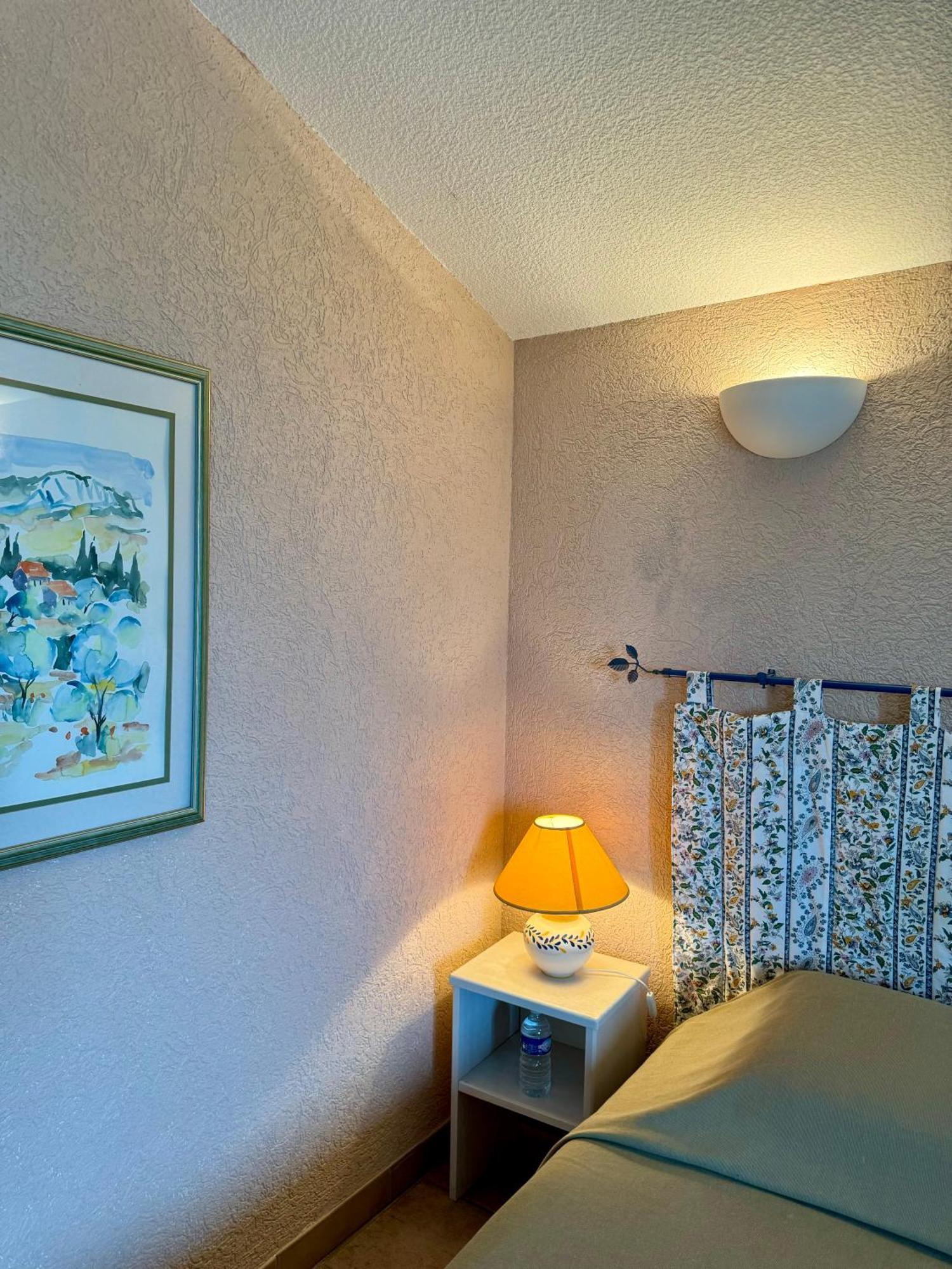 Mas Du Grand Peloux Hotel Port-Saint-Louis-du-Rhone Room photo